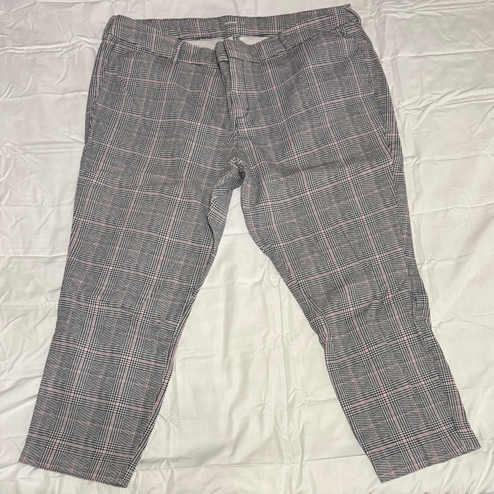 Old Navy Women's Pink Plaid Pixie Cropped Pants